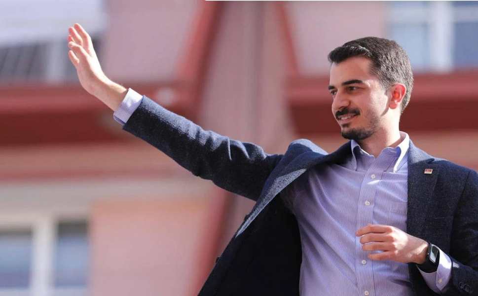 Çankaya Belediye Başkanı Hüseyin Can Güner, havalimanında gözaltına alındı
