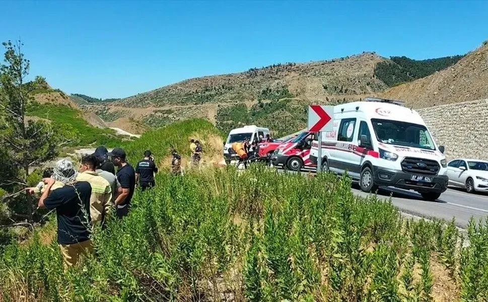 Manavgat’ta otomobil uçuruma yuvarlandı: 5 ölü, 2 yaralı