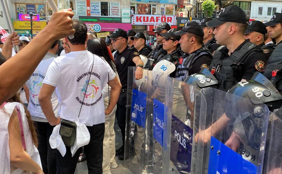 Ankara’da öğretmenlere polis müdahalesi: Çok sayıda gözaltı!
