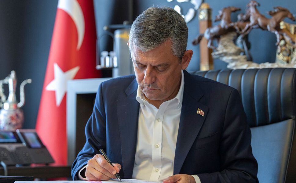 Özgür Özel dahil 91 milletvekili CHP’den istifa etti