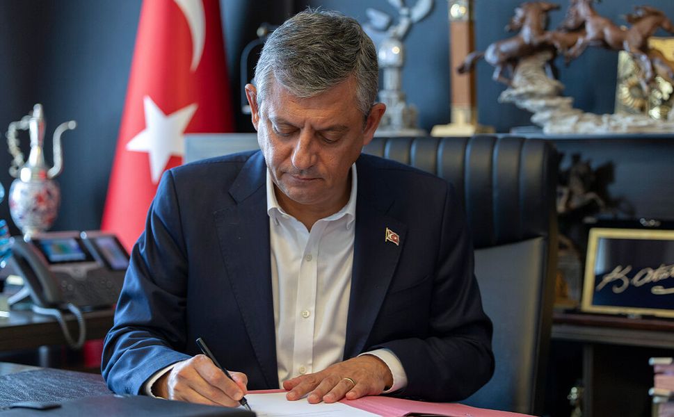 Özgür Özel, İtalyan basınına yazdı: Yeni Parti'nin ismini anlattı