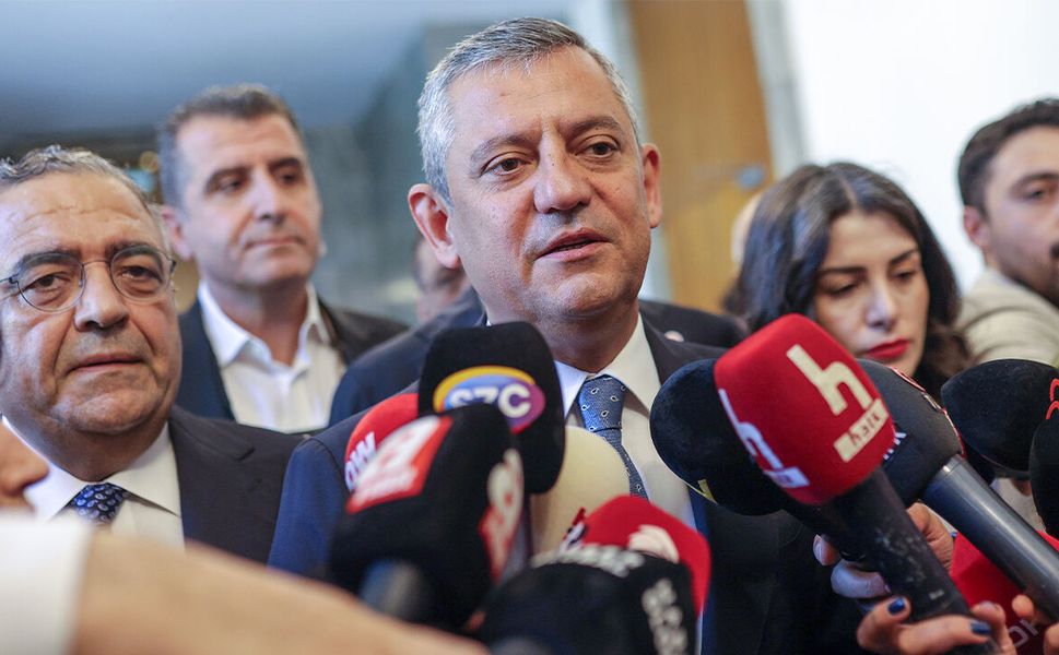 Özgür Özel'den Yeni Parti'nin logosu hakkında açıklama