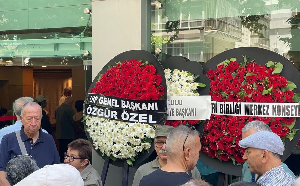 Ahmet Telli'nin cenaze töreninde çiçek krizi: Kılıçdaroğlu'nun çelengi kabul edilmedi
