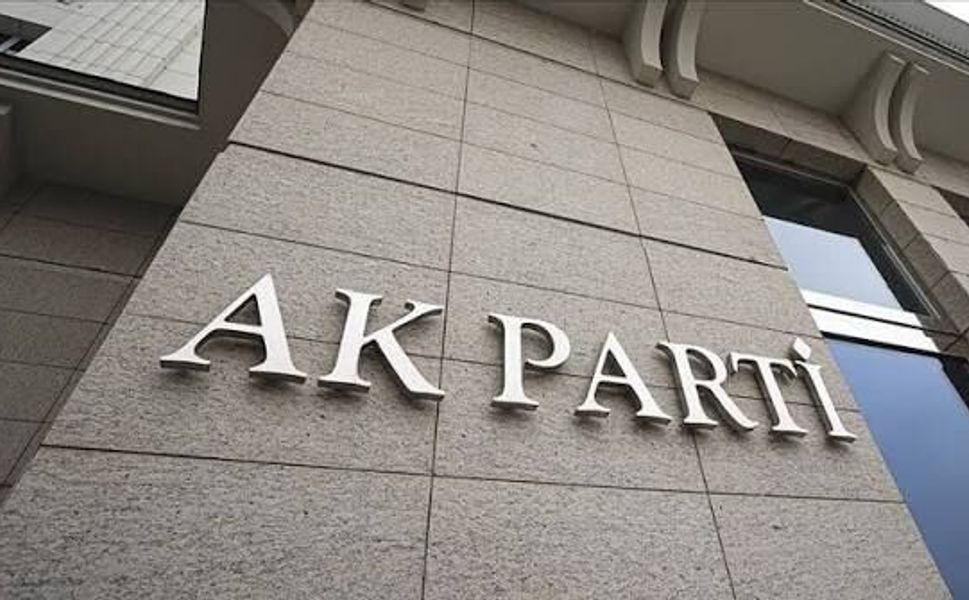 Rakı içerken fotoğrafı çekilen AK Partili isim, görevden alındı