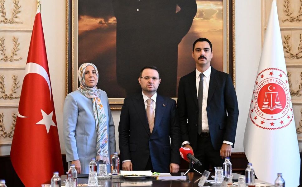 Akın Gürlek, Muhsin Yazıcıoğlu'nun ailesiyle görüştü