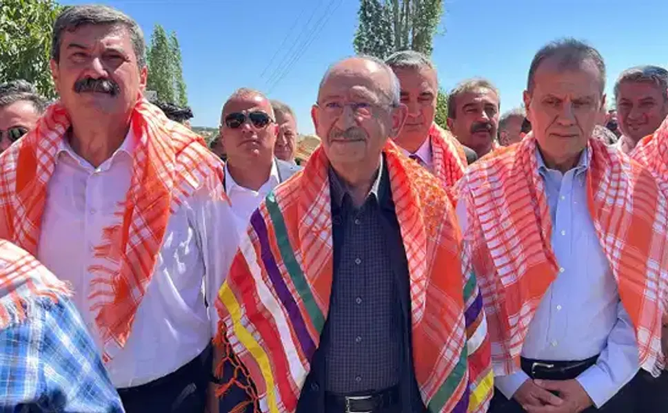 Mersin Büyükşehir Belediye Başkanı Vahap Seçer, Kemal Kılıçdaroğlu ile yan yana