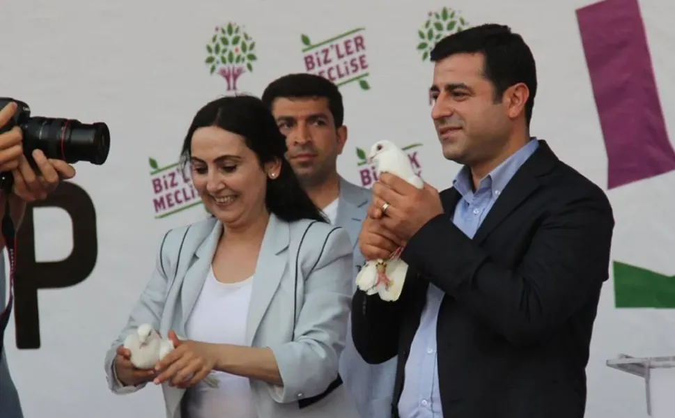 Tuncer Bakırhan, çerçeve yasa için Demirtaş ve Yüksekdağ’ı işaret etti