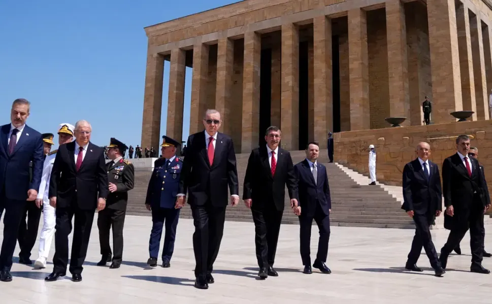 Erdoğan ve YAŞ üyeleri kritik toplantı öncesi Anıtkabir’i ziyaret etti