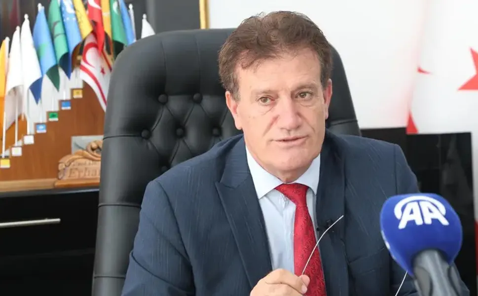 KKTC Ulaştırma Bakanı Erhan Arıklı görevden alındı