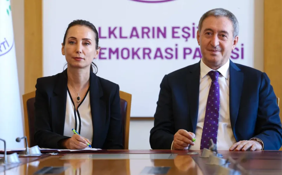 DEM Parti, 'çerçeve yasaya' imza attı