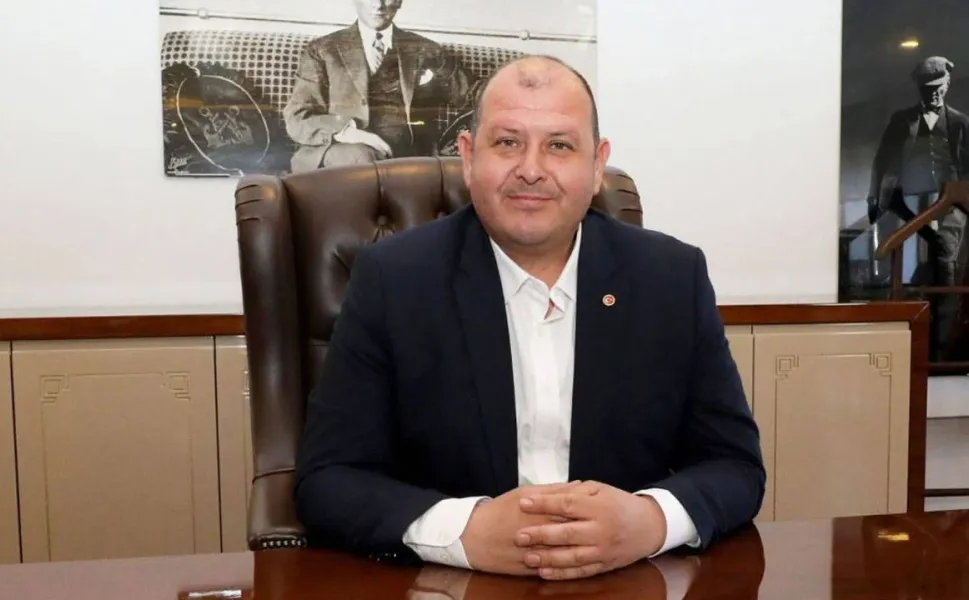 Menderes Belediye Başkanı İlkay Çiçek CHP'den istifa etti