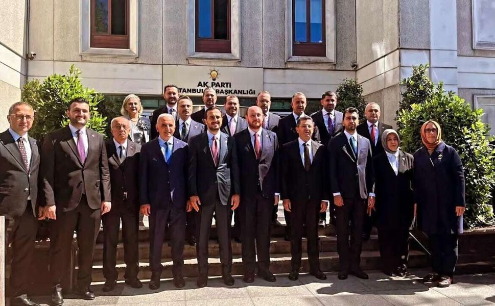 Üç belediye başkanı AK Parti'ye katıldı; işte ilk fotoğraf!