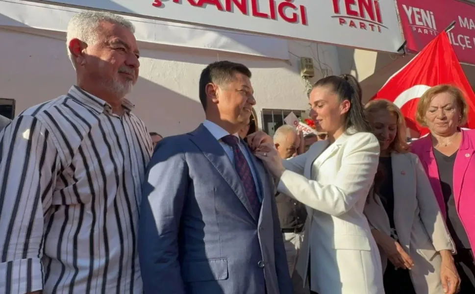 Marmaris Belediye Başkanı Acar Ünlü, CHP'den istifa ederek Yeni Parti'ye katıldı