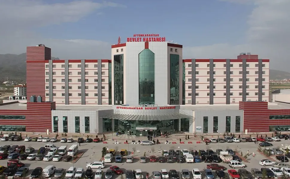Afyonkarahisar Devlet Hastanesi'ne operasyon: Doktorlar dahil 15 gözaltı