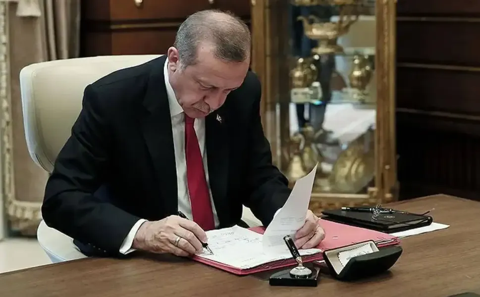 Erdoğan imzaladı: Memurları ilgilendiren yönetmelik değişikliği Resmi Gazete’de