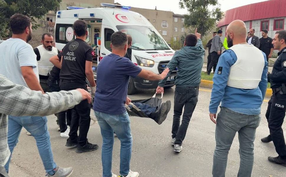 Boşanma aşamasındaki çiftin yakınları arasında silahlı çatışma: 1’i polis 12 yaralı