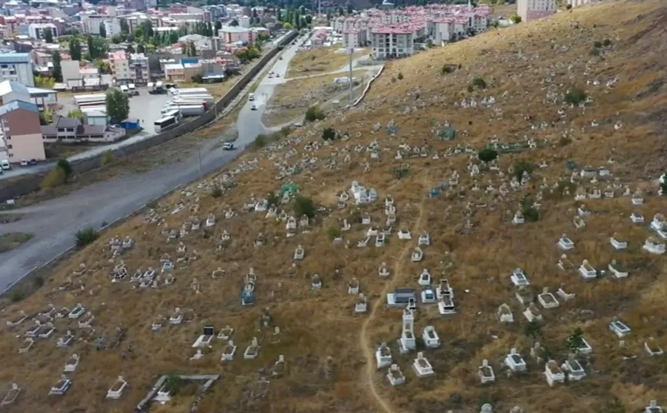Bir günlük bebeği ağzına peçete koyup gömdüler: Anne ve anneanne tutuklandı