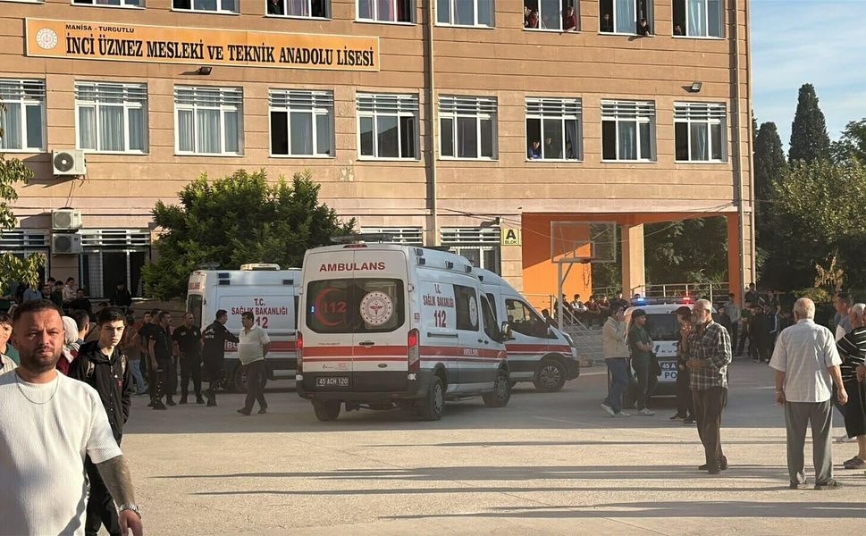 Manisa'da okula silahlı saldırı: 2'si ağır 11 öğrenci yaralandı, 4 gözaltı