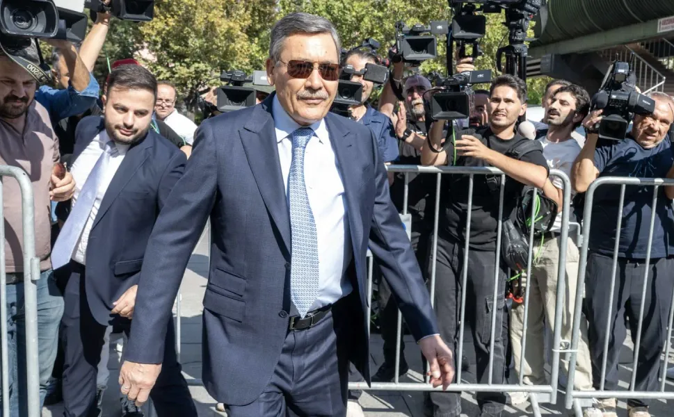 Melih Gökçek'ten gazetecilere tepki: 'Haddini bilmeyenleri ikaz ediyorum!'