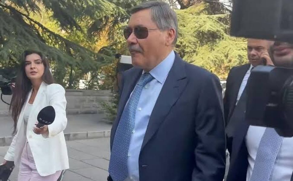 Melih Gökçek adliyeye sakız çiğneyerek gelmişti: Osman Gökçek'ten açıklama