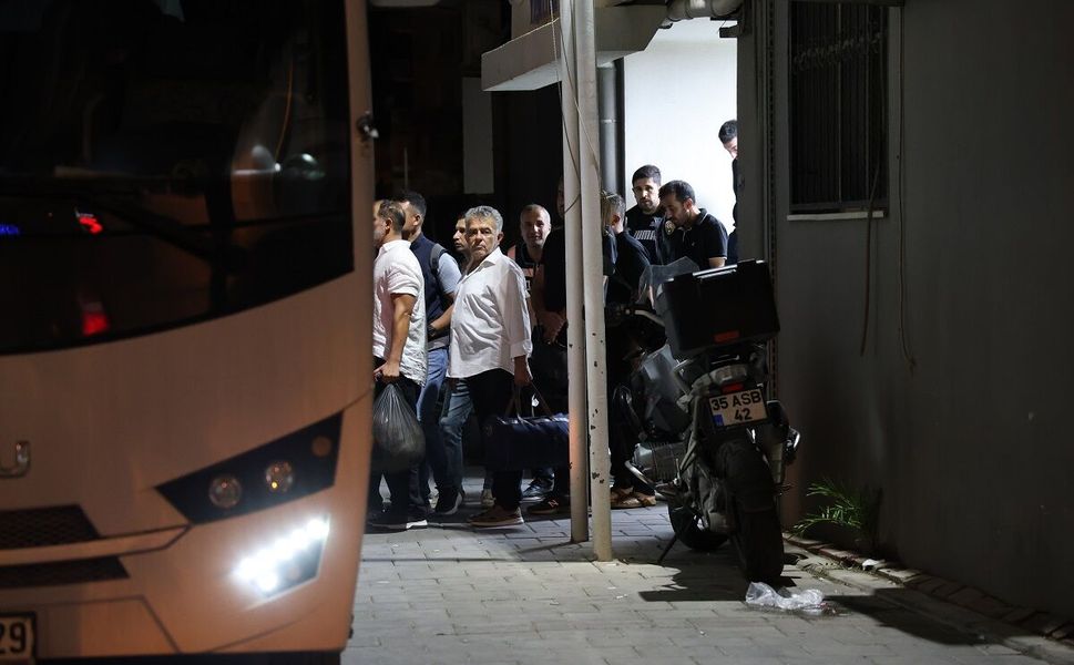 Seferihisar Belediyesi soruşturması: 47 şüpheli adliyede