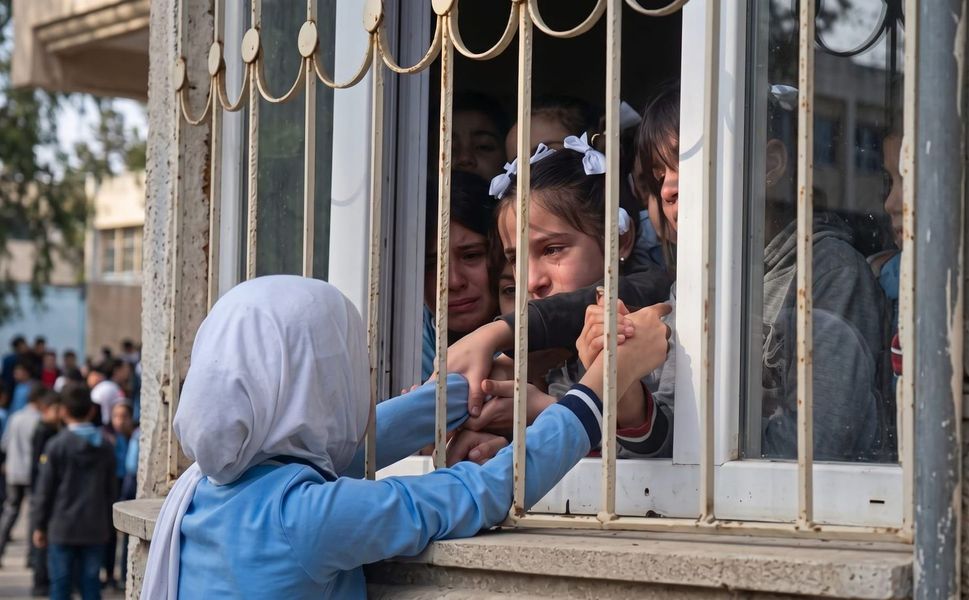 Azerbaycan'daki başörtüsü yasağını eleştirenler gözaltına alındı