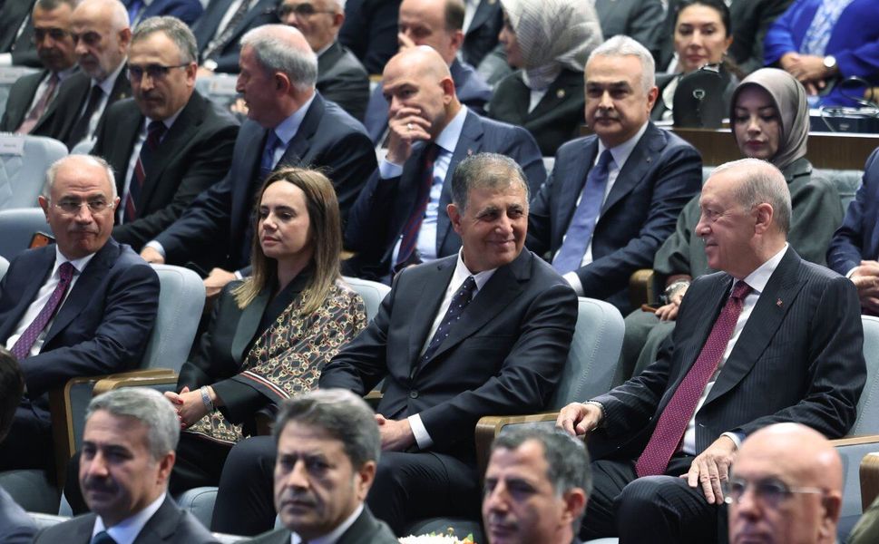 İzmir Büyükşehir Belediye Başkanı Cemil Tugay AK Parti’ye katıldı