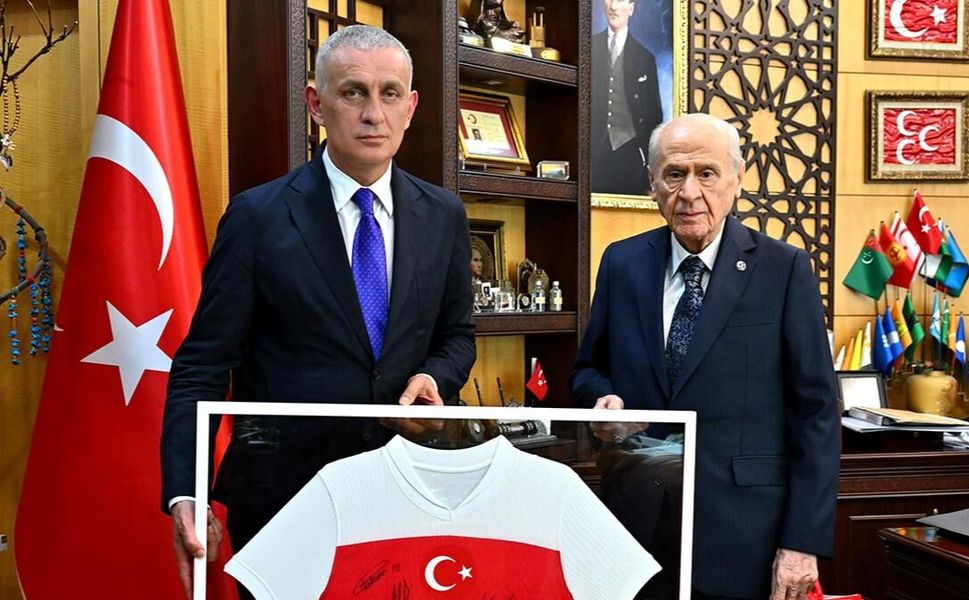 Bahçeli'den istifası istenen TFF Başkanı Hacıosmanoğlu'na çelenkli destek!