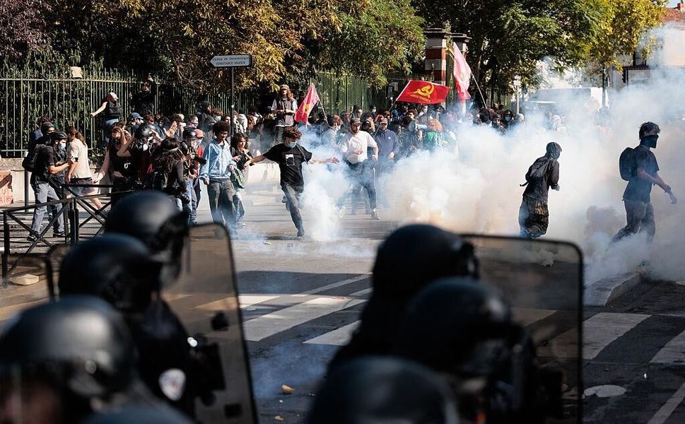 Fransa’da liselerde başlayan eylemler tüm ülkeye yayıldı: Sokaktaki insanlar ne istiyor?