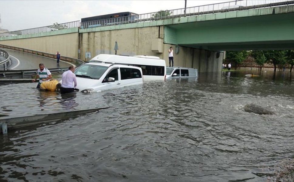 İstanbul Valisi Davut Gül: 3 kişi hayatını kaybetti, 5 kişi kayıp