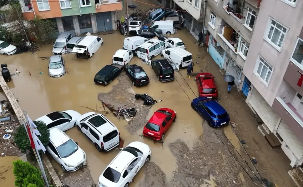 İstanbul'u sel vurdu: Can kaybı 3'e yükseldi