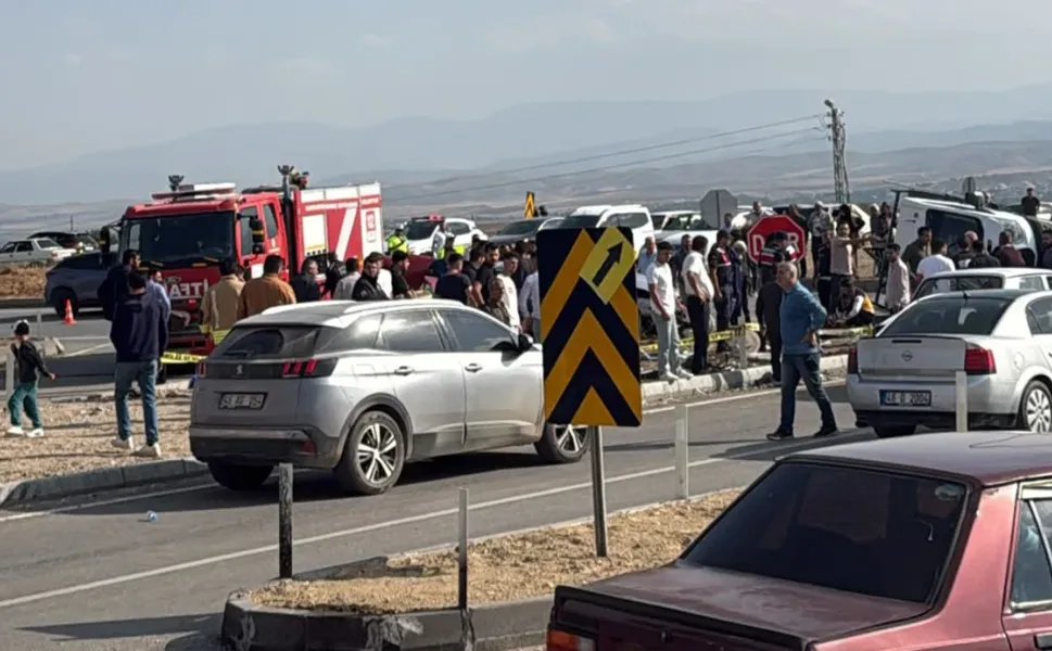 MHP’li milletvekilinin konvoyunda kaza: 1 ölü, 4 yaralı