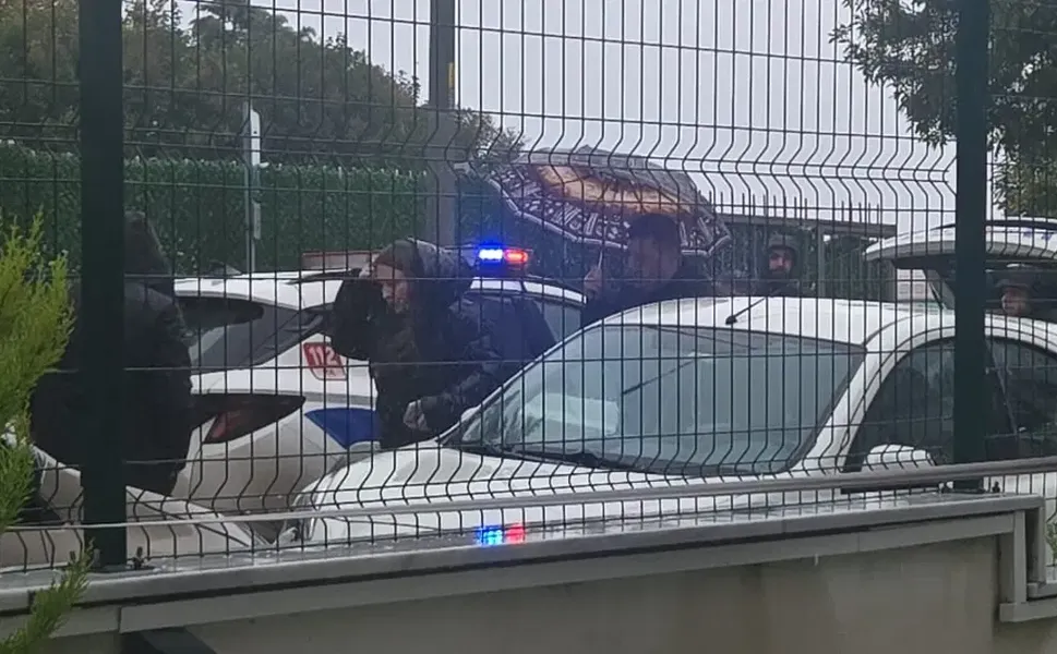 İstanbul'da okul önünde silahlı kavga: Veli ayağından vuruldu