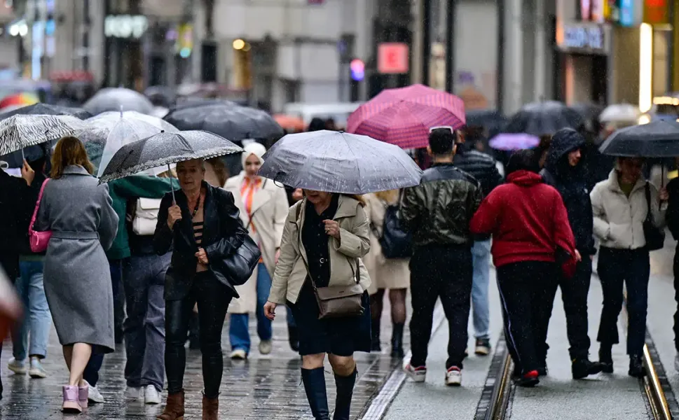AKOM tarih vererek uyardı: İstanbul'a sağanak geliyor!