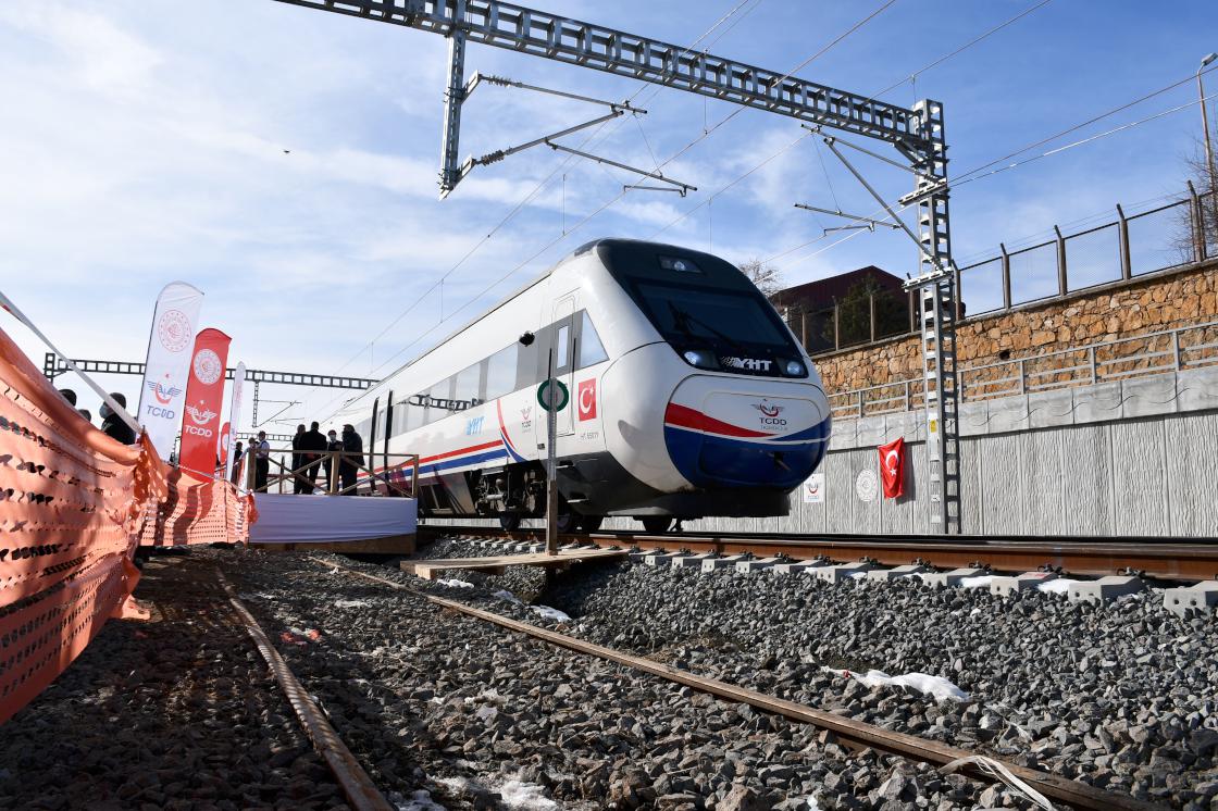 Ankaraİstanbul arası kaç saat? Ankaraİstanbul arası kaç km? Elips Haber