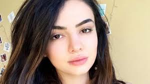 Ece Ronay kimdir? - Elips Haber