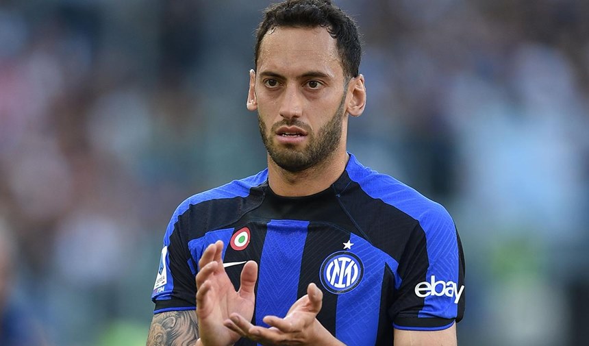 Inter, Hakan Çalhanoğlu'nun sözleşmesini 2027'ye kadar uzattı