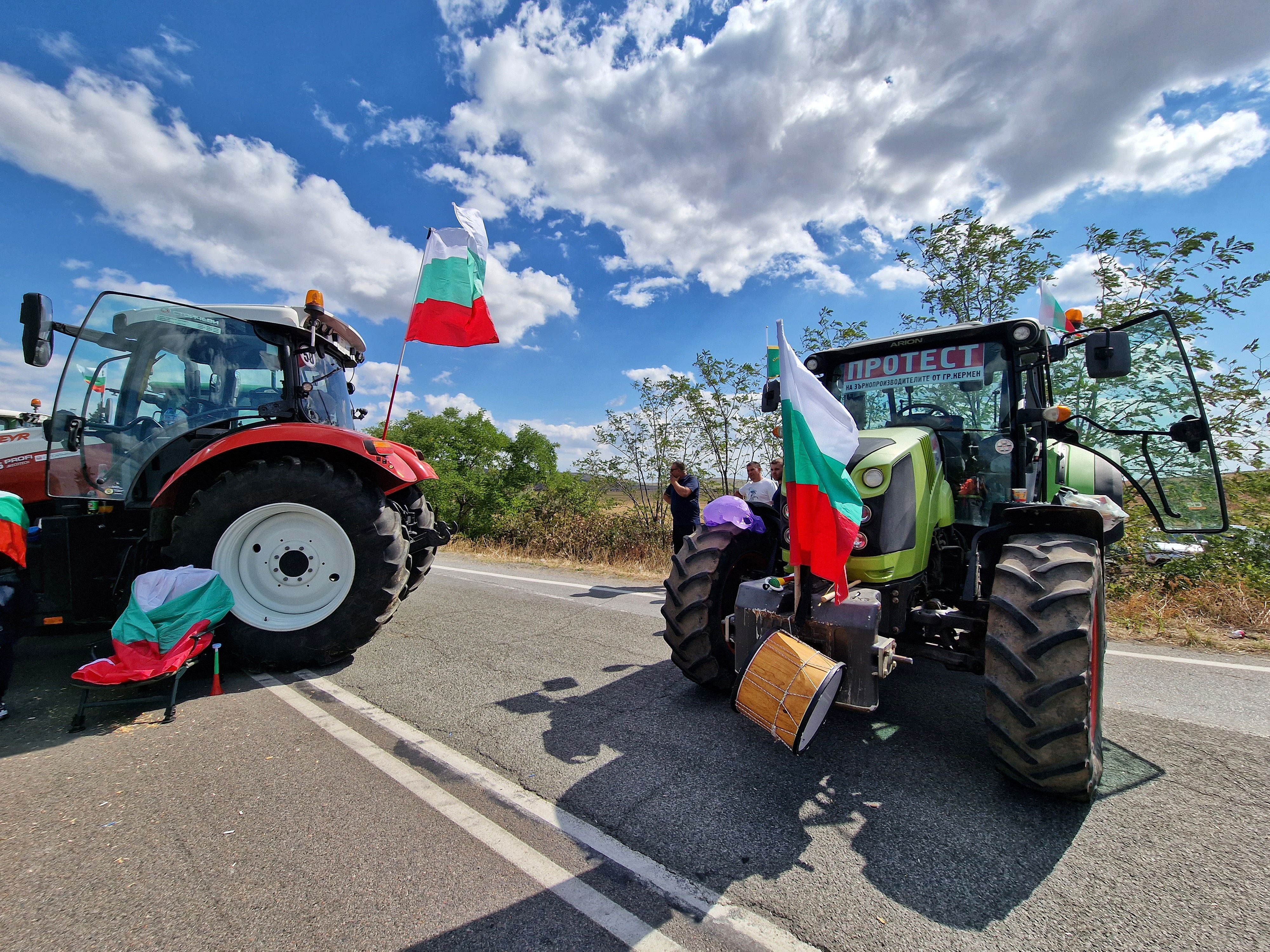 77-BULGARISTANDA_CIFTCILER_UKRAYNADAN_TAHIL_ITHALATI_YASAGININ_KALDIRILMASINI_PROTESTO_ETTI - Kopya