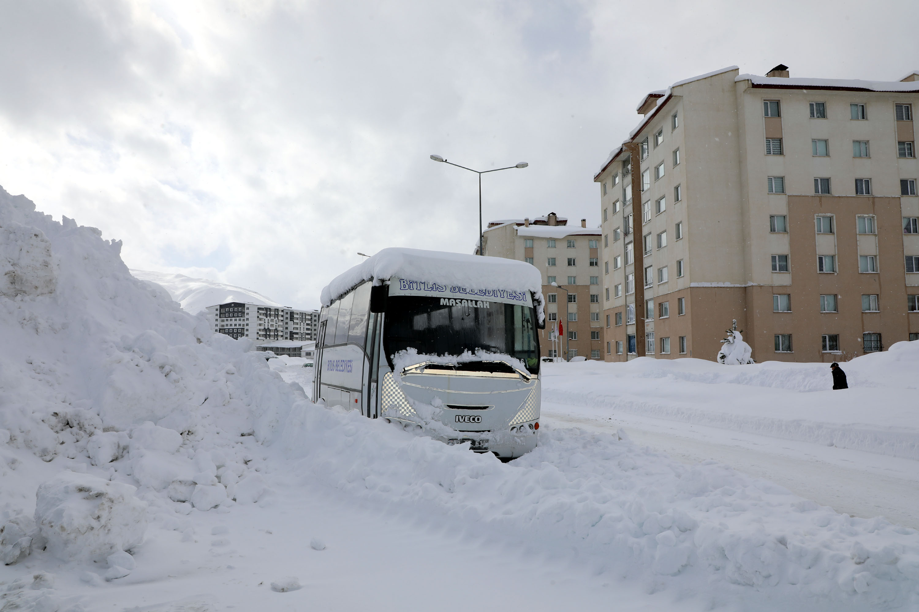 bitlis-merkezde-kar-kalinligi-127-santim-110-koy-yolu-kapali-_8572_dhaphoto2