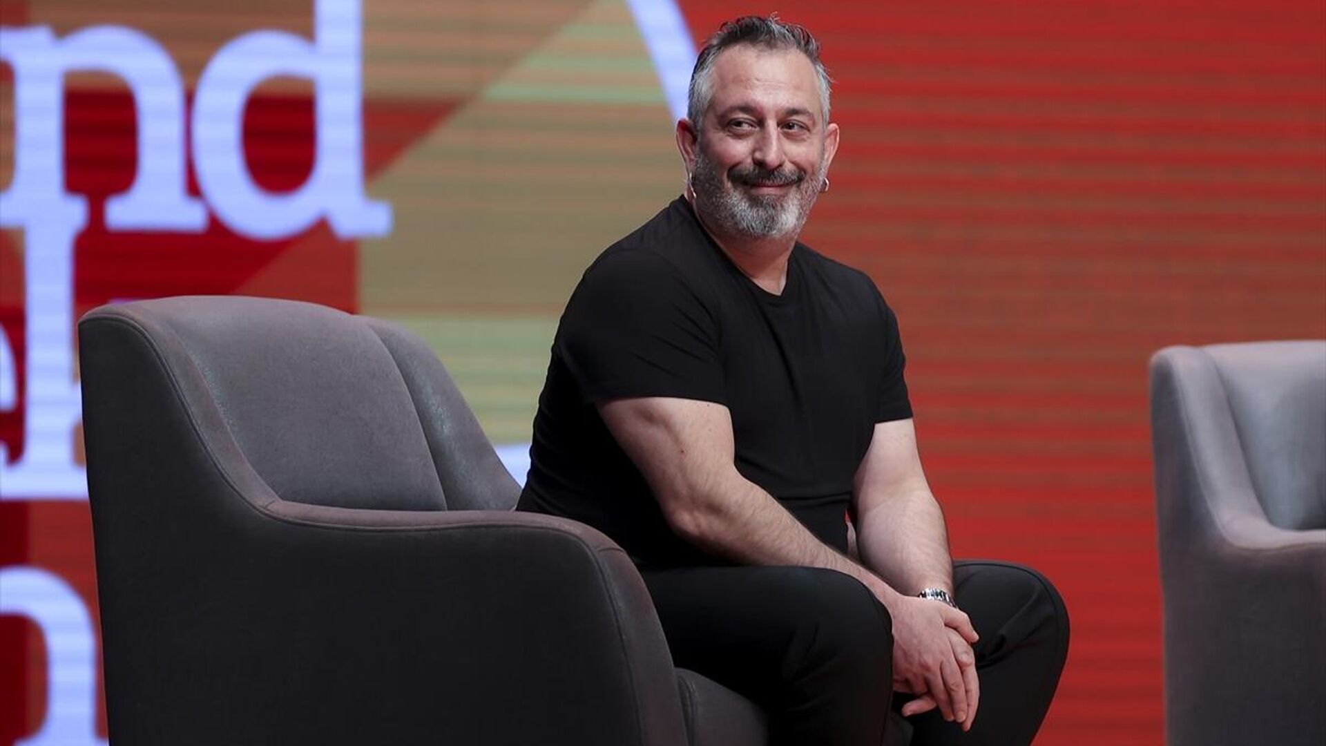 Cem Yılmaz sanayide: 'Stressiz işe girdim'