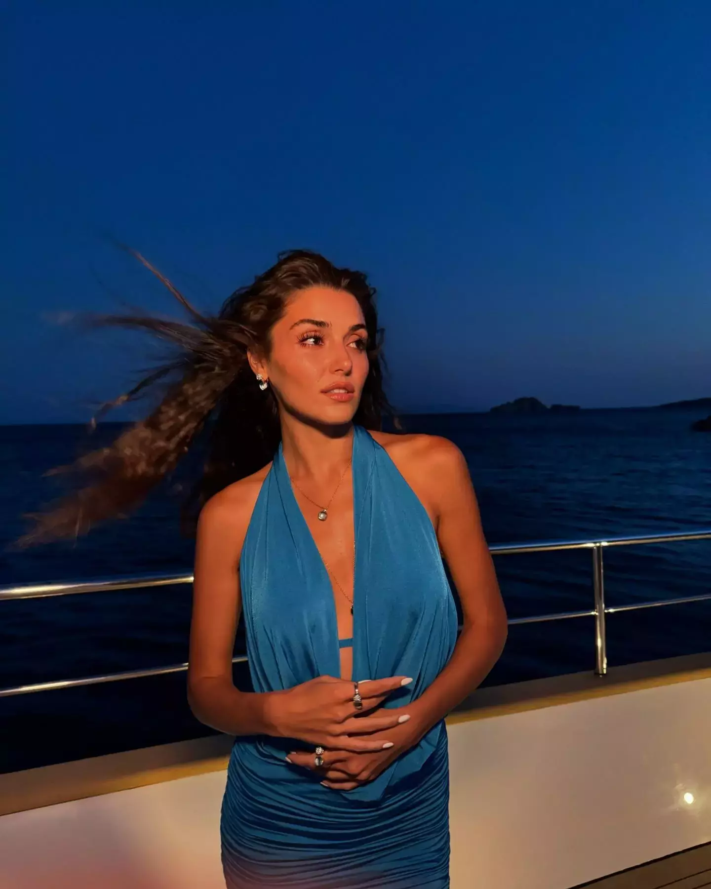 Hande Erçel-20