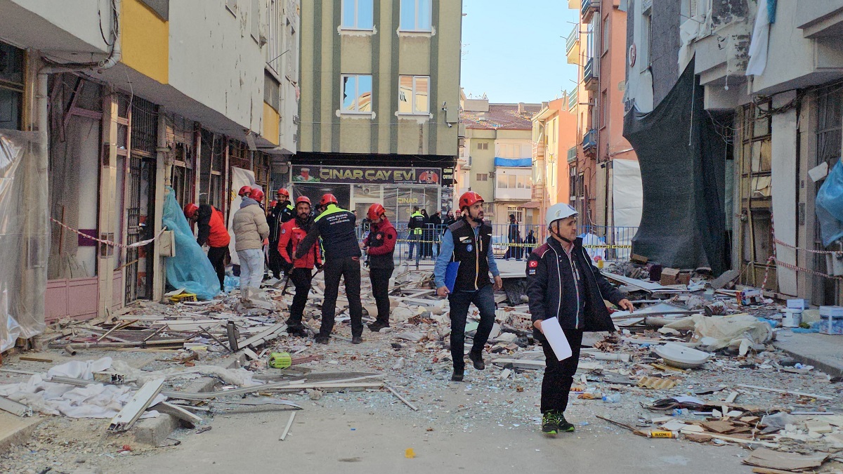 Çorum'daki patlamada hasara uğrayan binanın içi görüntülendi