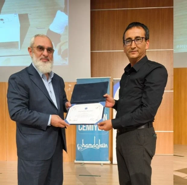N Y. Plaket.