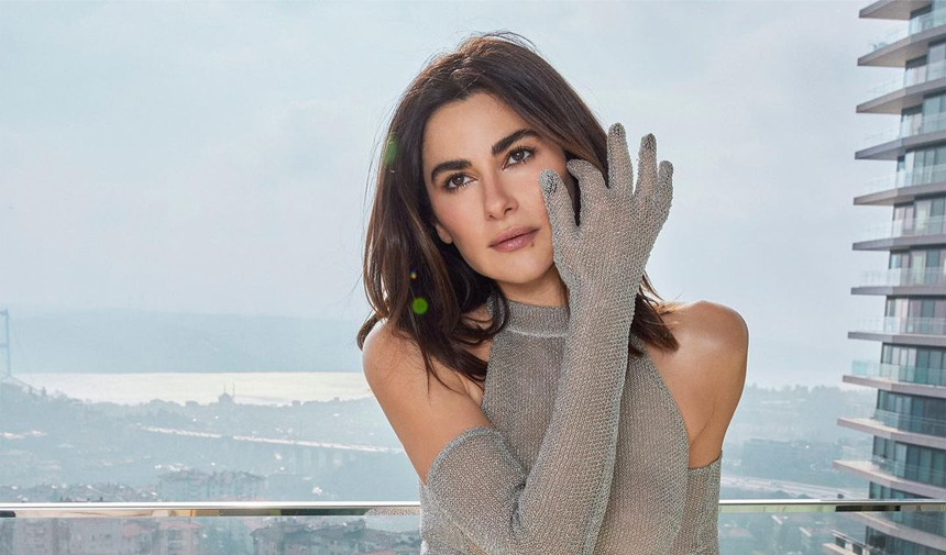 Nesrin Cavadzade'den bornozlu Hıdırellez pozları