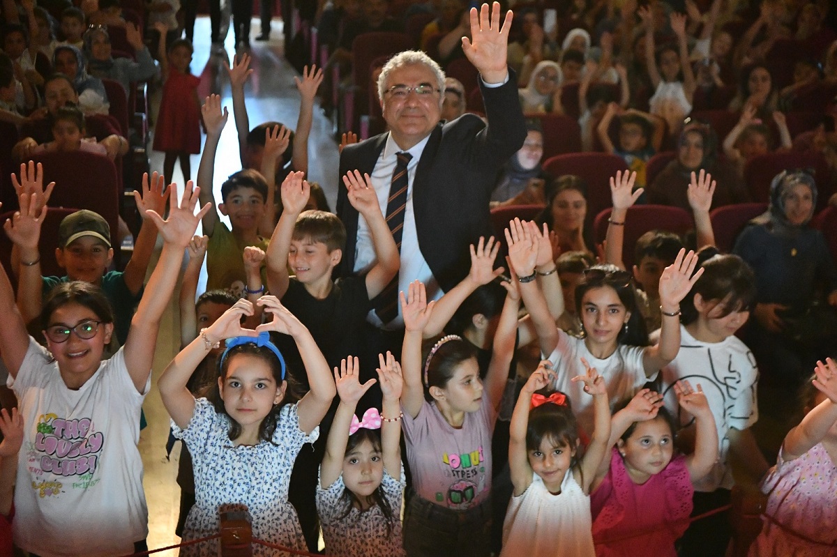 Mamak'ta Yaz Şenliği Coşkusu: Çocuklar Eğlenceyle Eğitim Dönemini Kapatıyor!