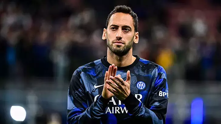 Hakan Çalhanoğlu-9