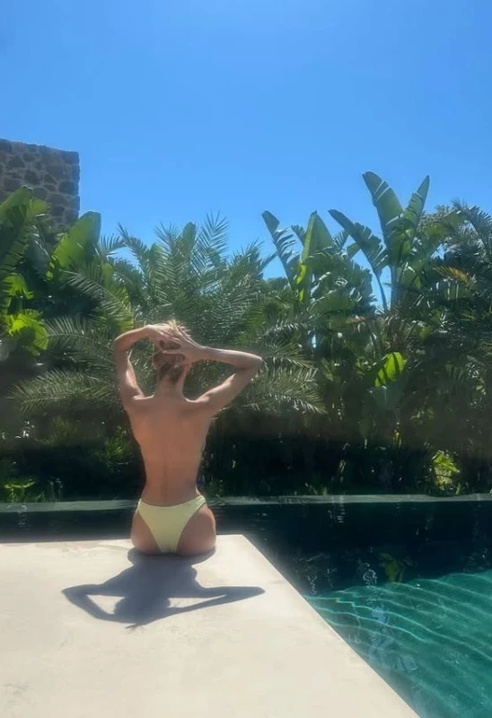 Üstsüz Poz Şeval Şahin