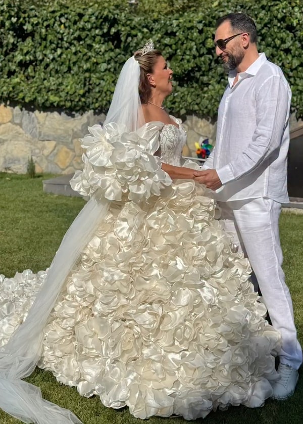Nuray Sayarı Gelinlik