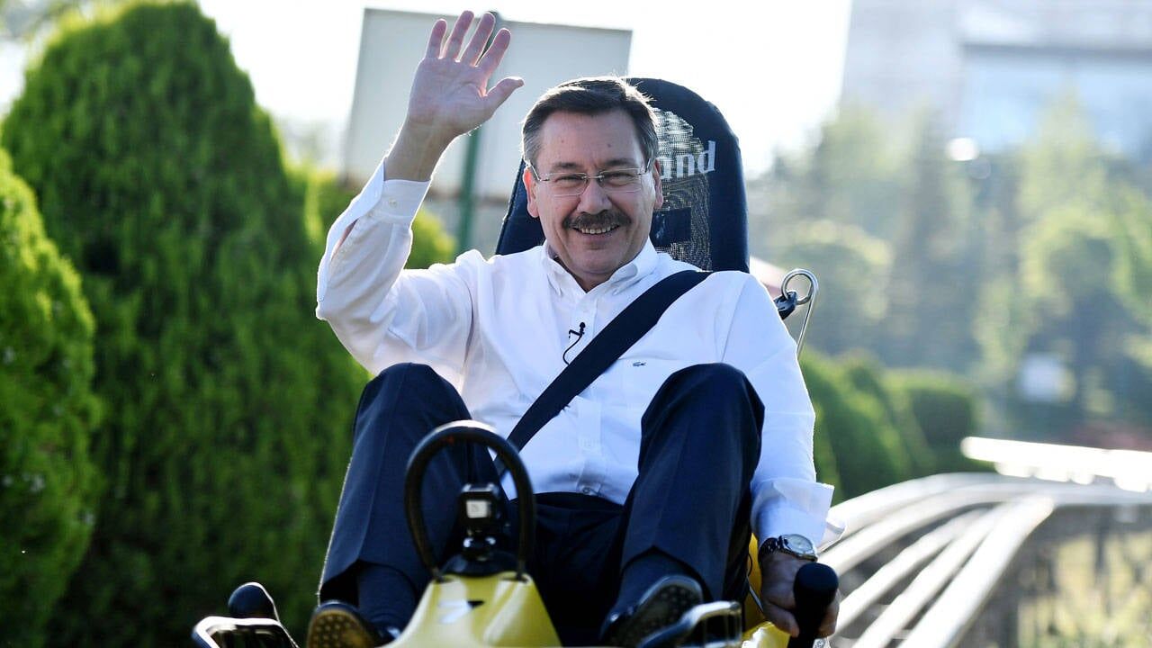 Yeni Parti, Melih Gökçek'in bağışını iade etti
