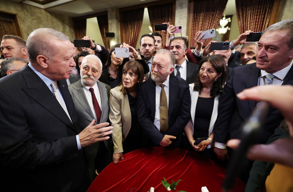 TBMM böyle açıldı: Muhalefet vekillerinin Erdoğan karşısındaki tutumu eleştirildi